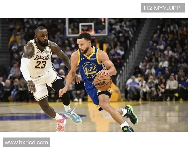 勇士与湖人激战正酣NBA季后赛精彩对决引发球迷热议